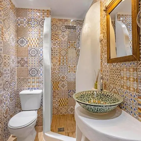 Beautiful Historic House בית נופש *