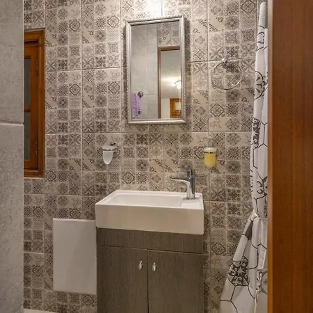 Beautiful Historic House בית נופש *